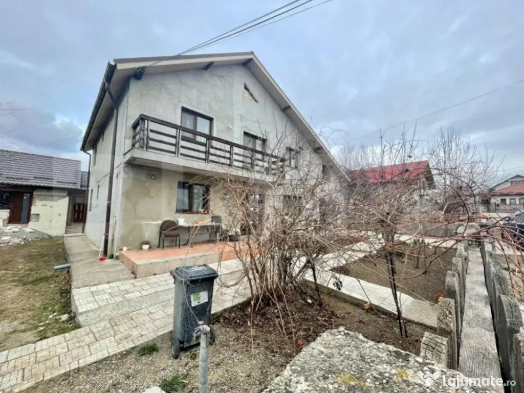 2 Case in aceeasi curte, 500 mp, zona Miroslava-Family Mark