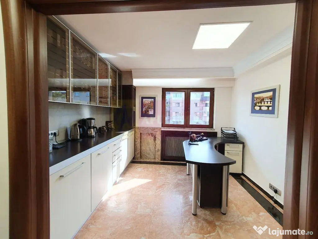 Apartament cu 3 camere de vanzare in Campina - Zona ultra... 