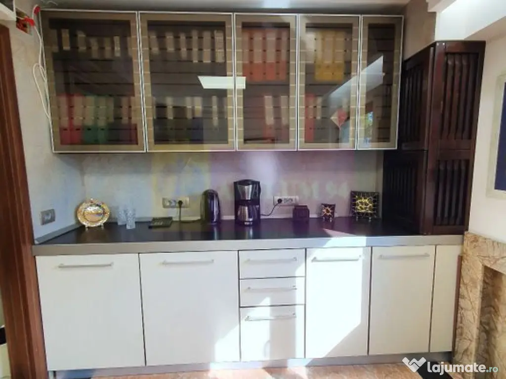 Apartament cu 3 camere de vanzare in Campina - Zona ultra... 