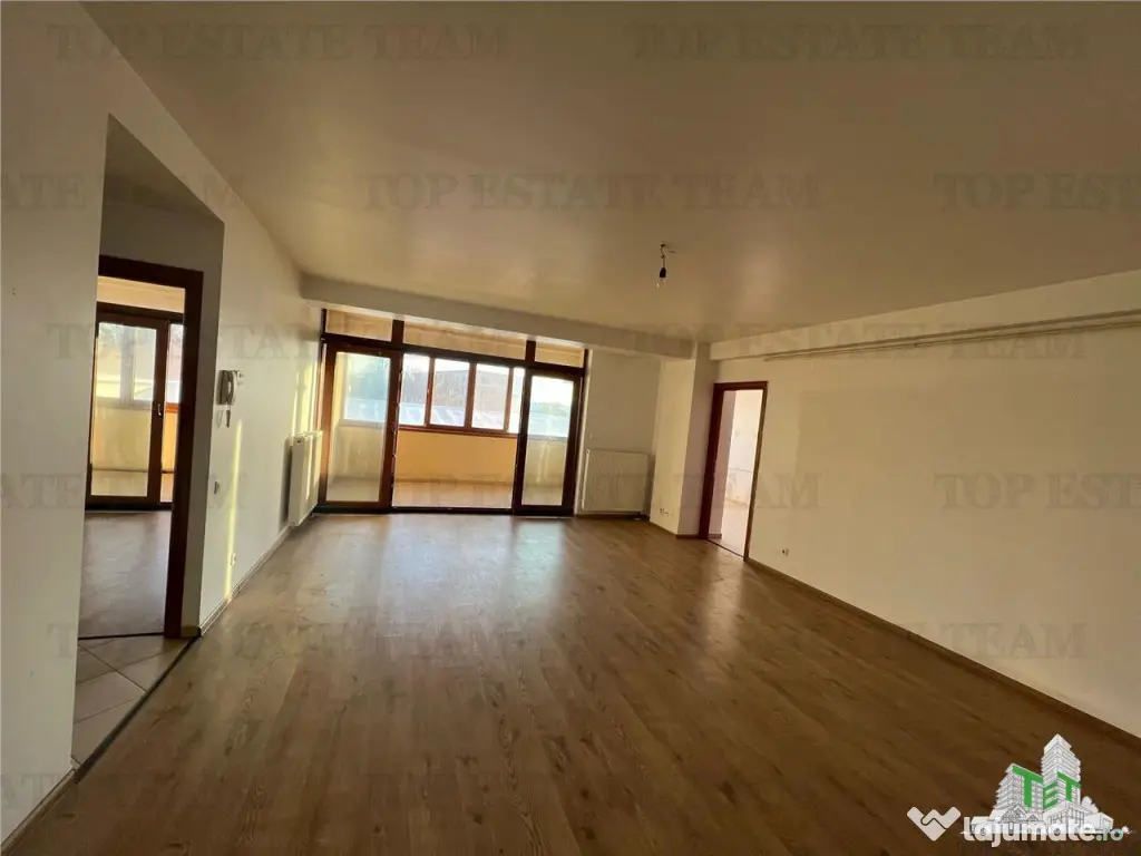 Apartament 3 camere - central - - Braila