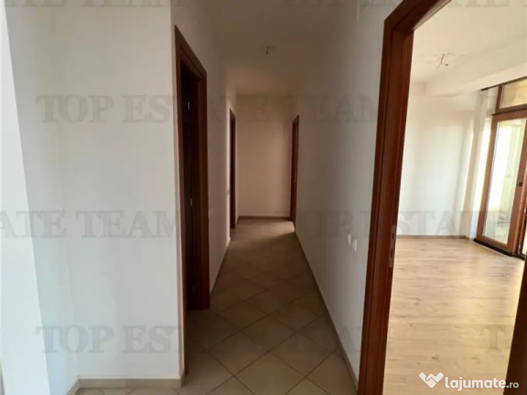 Apartament 3 camere - central - - Braila