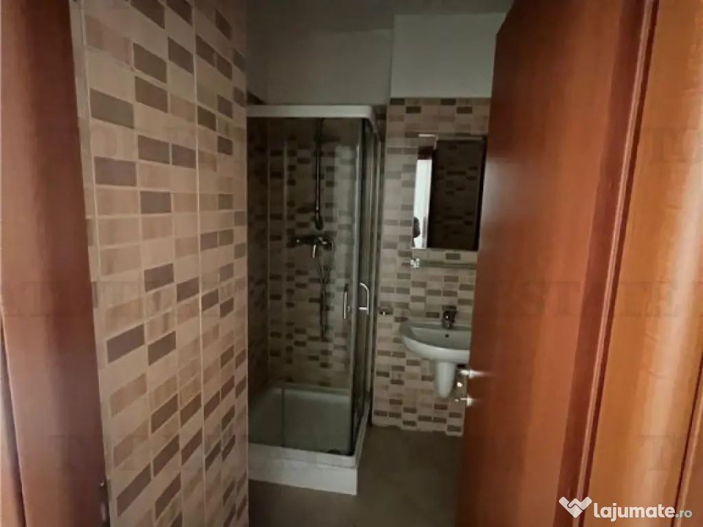 Apartament 3 camere - central - - Braila