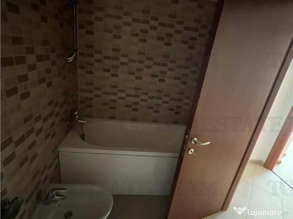 Apartament 3 camere - central - - Braila