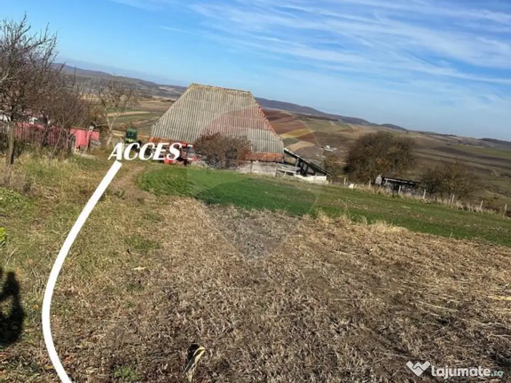 DE VANZARE - teren in ograda 
