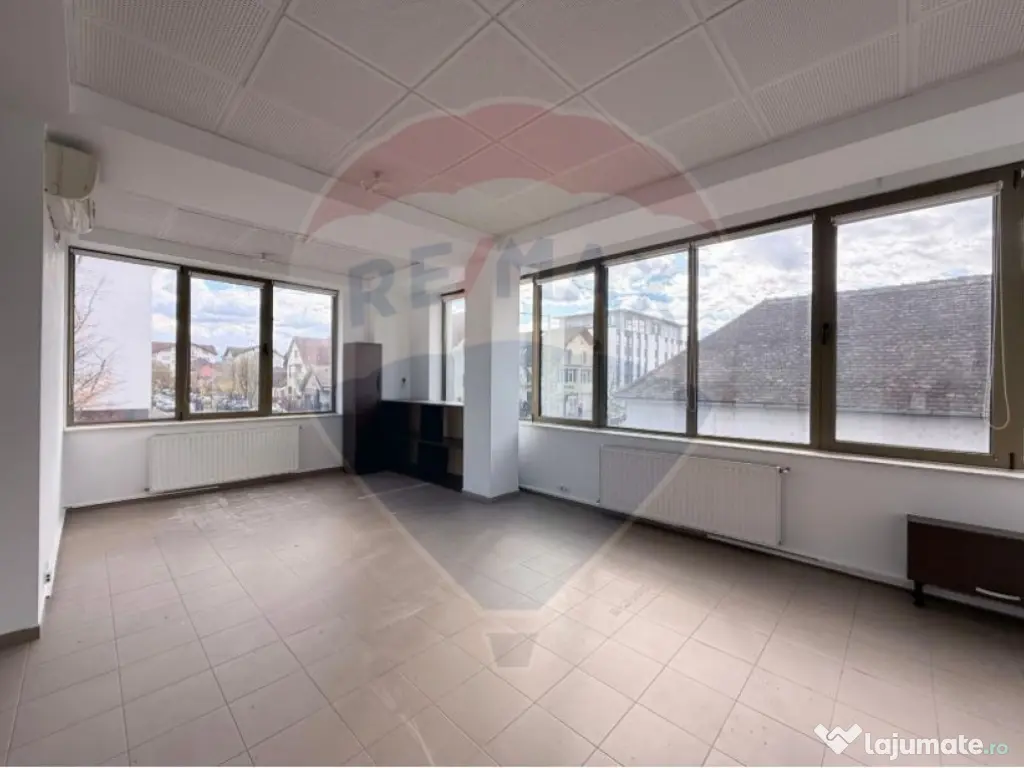 Birou luminos 70 mp în clădire modernă, zona Calea Dum... 