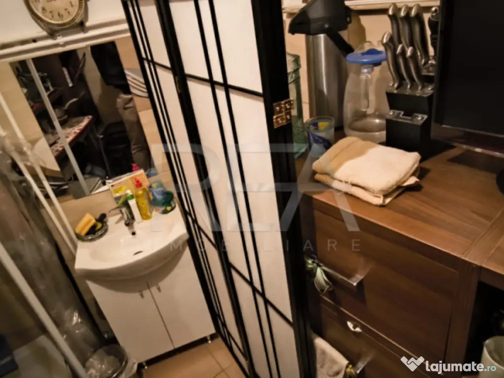 Garsoniera, Universitate 