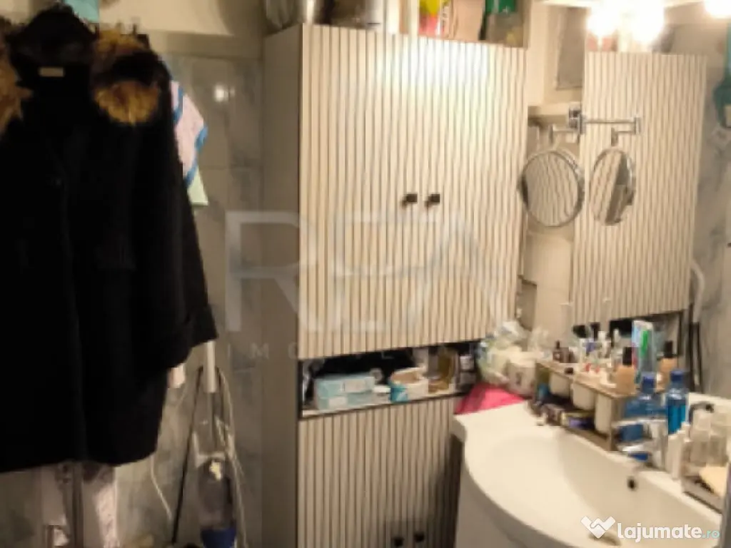 Garsoniera, Universitate 