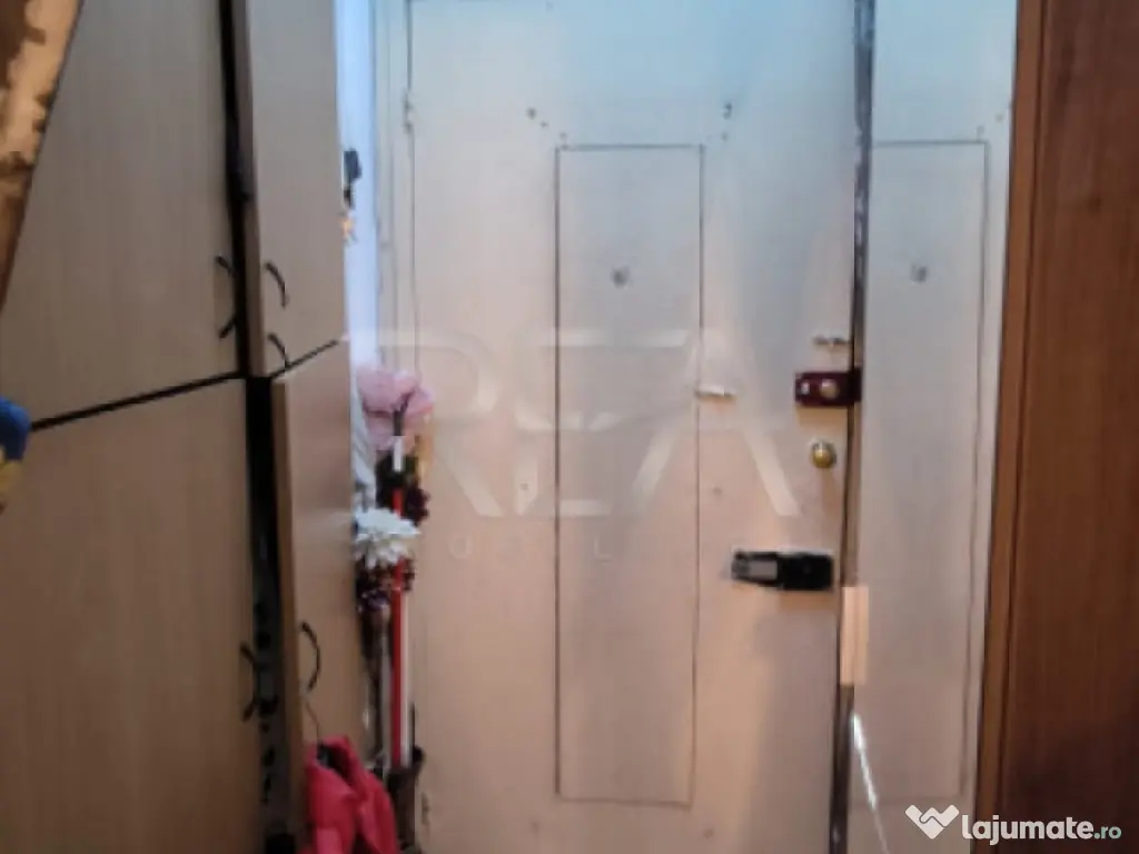 Garsoniera, Universitate 