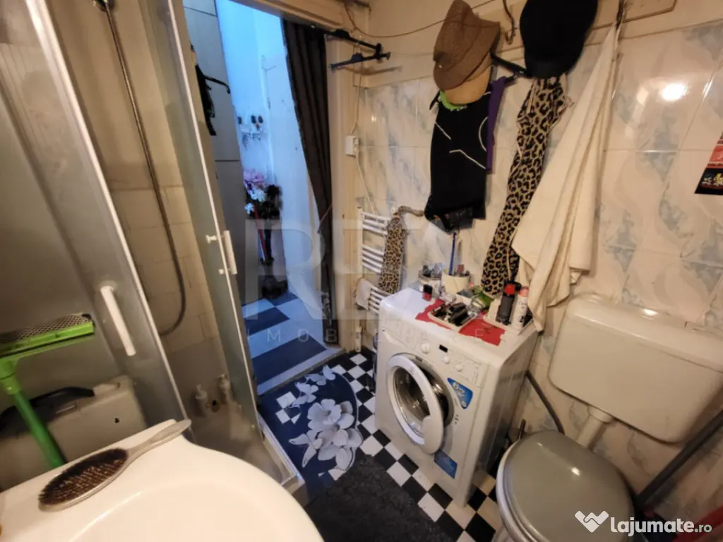 Garsoniera, Universitate 