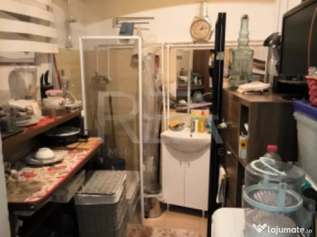 Garsoniera, Universitate 