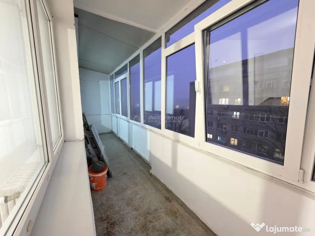 3 camere renovat - Maior Coravu - Vatra Luminoasa 