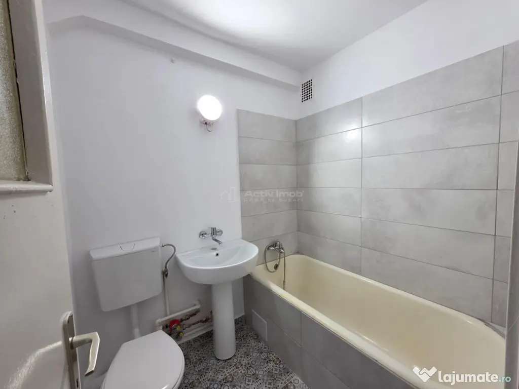 3 camere renovat - Maior Coravu - Vatra Luminoasa 