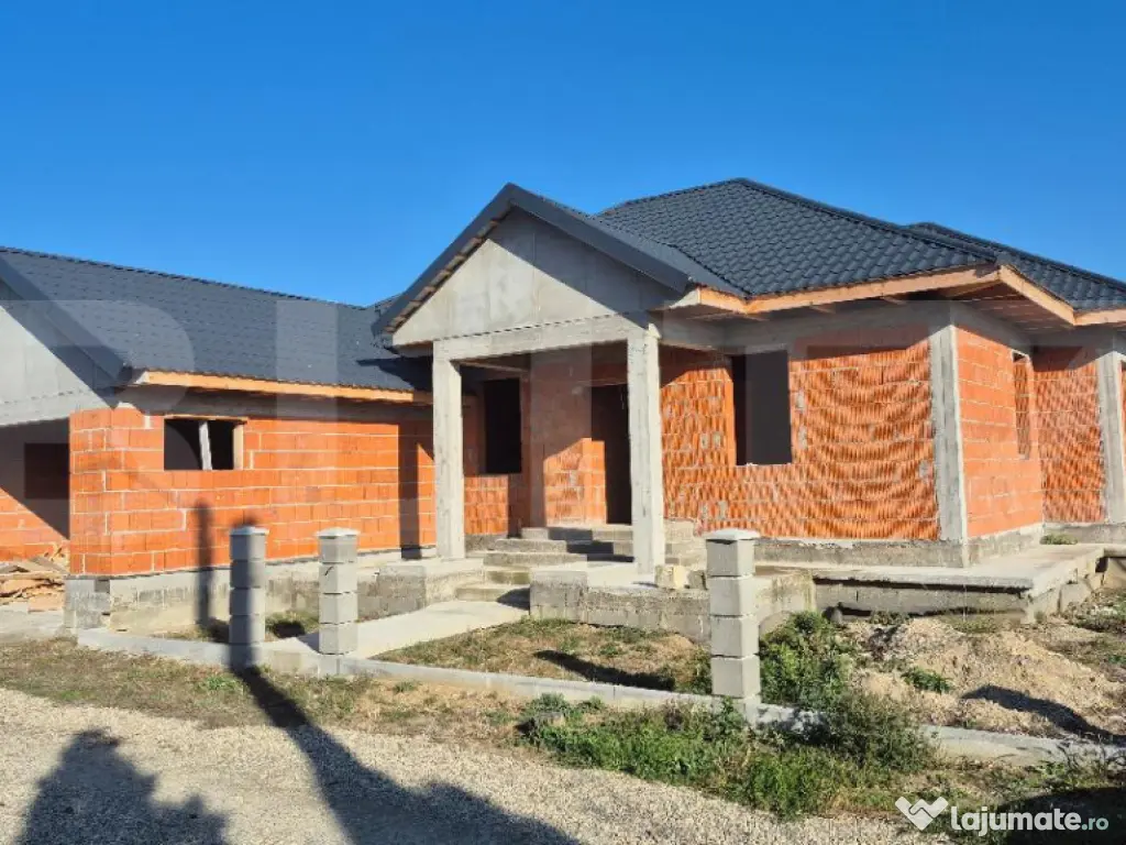 Casa la rosu, 4 camere, 145,31 mp utili, 715 mp teren, zona