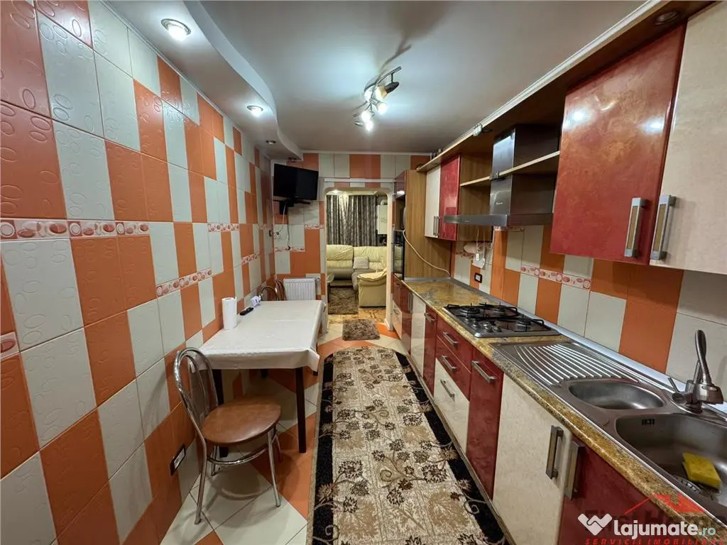 Apartament 4 camere, parter inalt, parcare proprie, zona Pia 