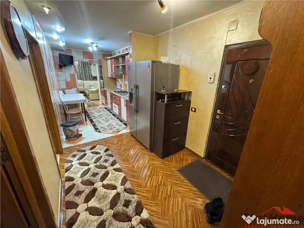 Apartament 4 camere, parter inalt, parcare proprie, zona Pia 