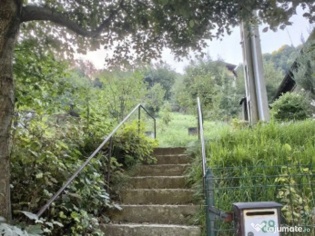 Vila/ pensiune - 11 camere - Moieciu de jos 