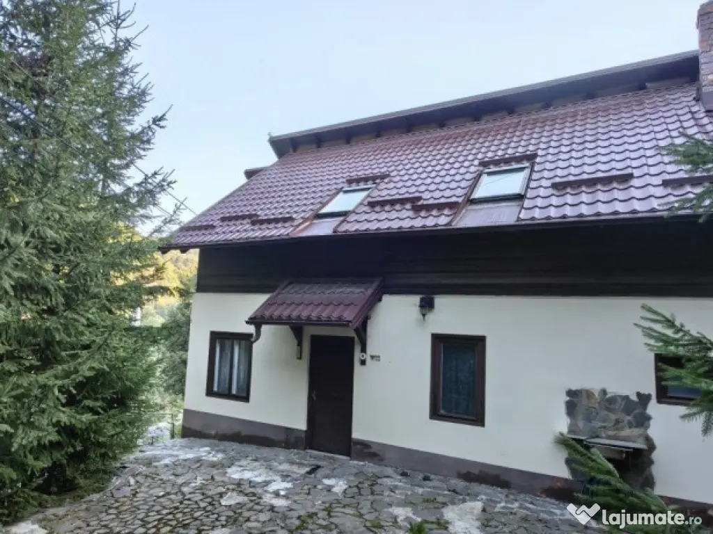 Vila/ pensiune - 11 camere - Moieciu de jos 