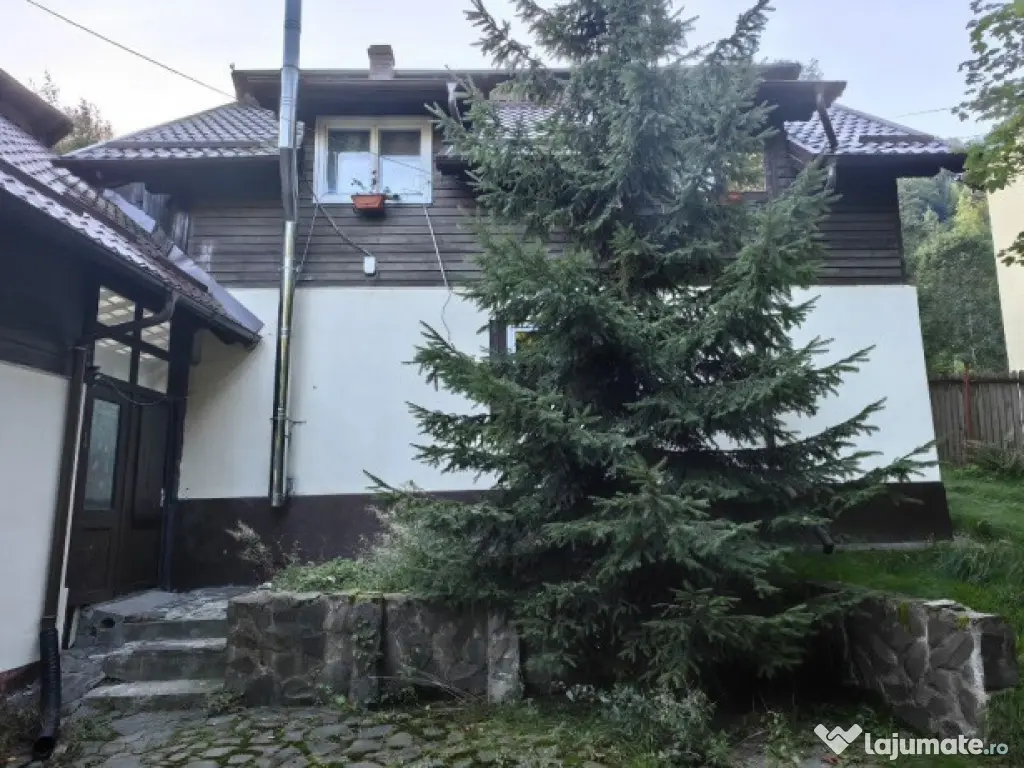 Vila/ pensiune - 11 camere - Moieciu de jos 