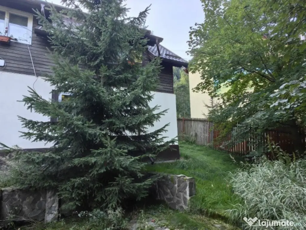 Vila/ pensiune - 11 camere - Moieciu de jos 