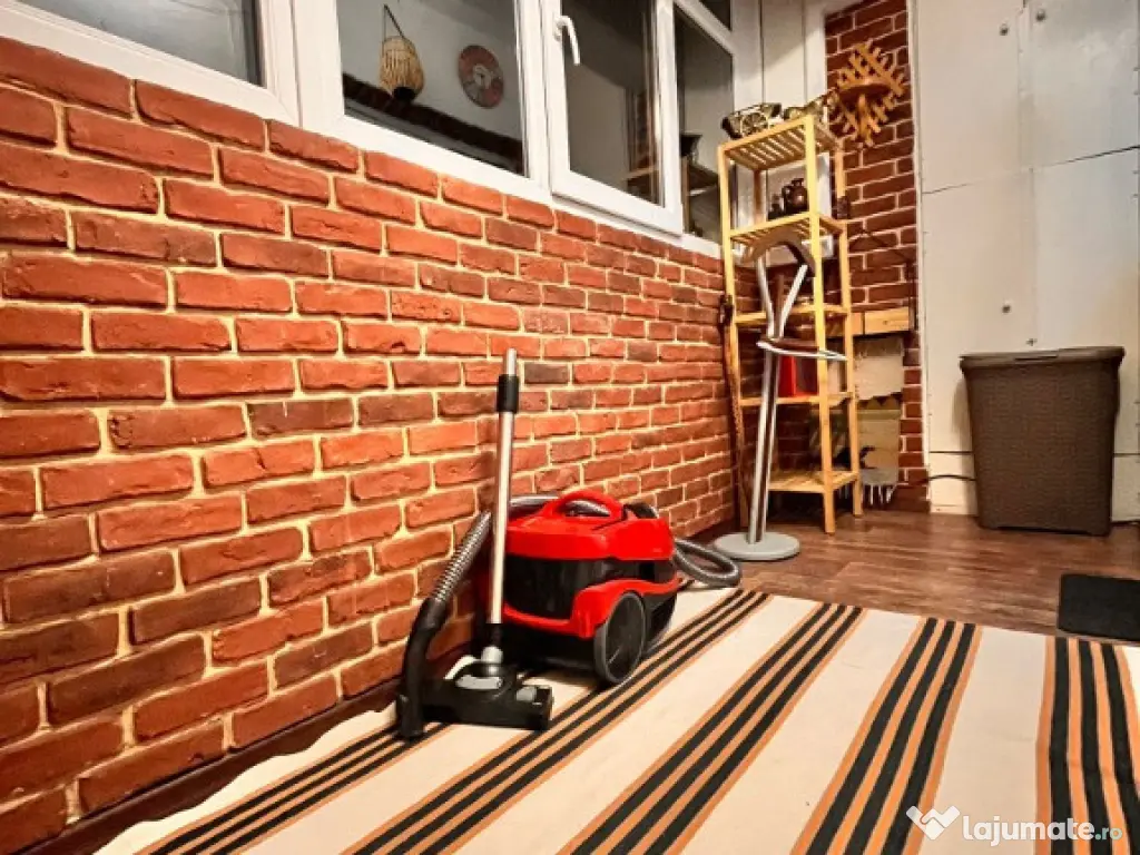 Apartament 3 camere decomandat, etaj intermediar, strada Garii 