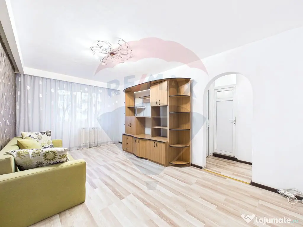 Apartament cu 4 camere de vânzare în zona Rahova