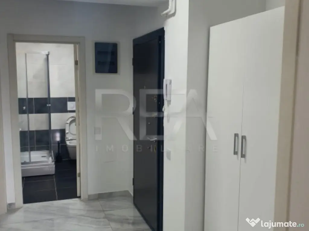 Apartament cu 2 camere, parcare privată și acces la piscin 