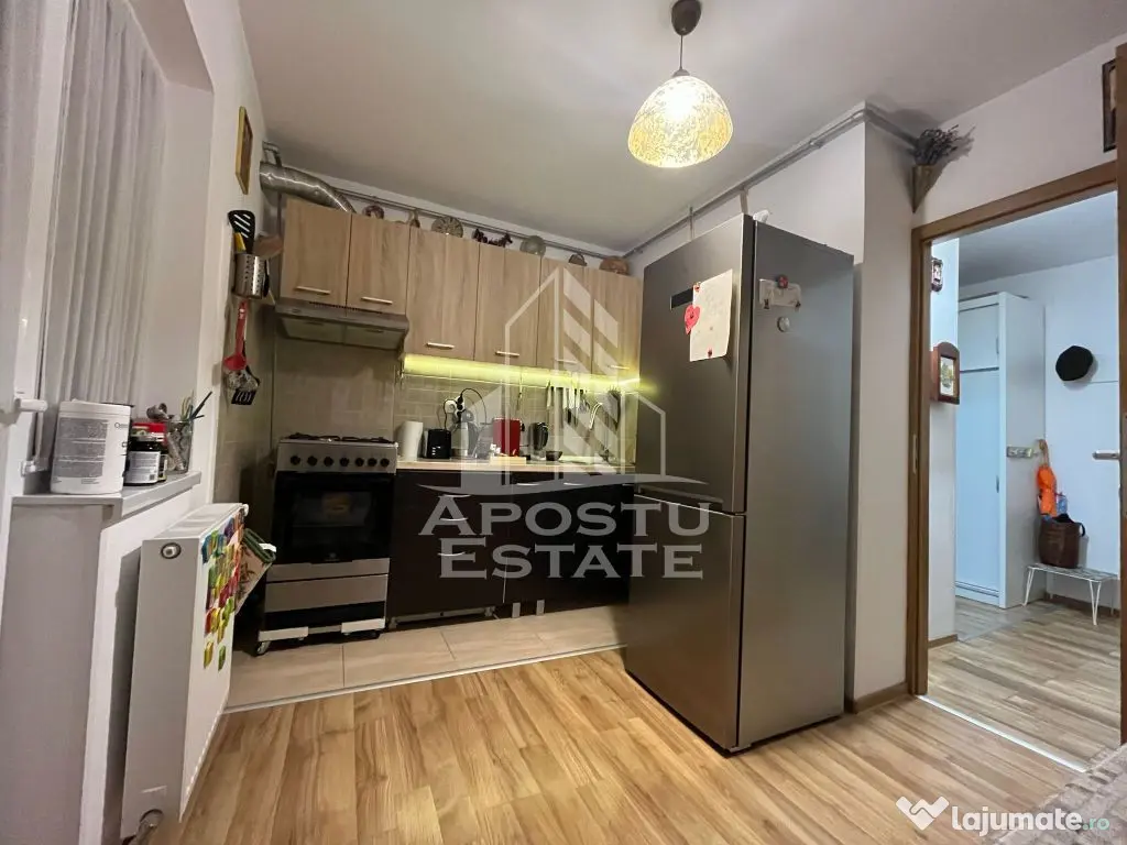 Apartament cu 3 camere,decomandat, 2 bai, etaj intermedia... 