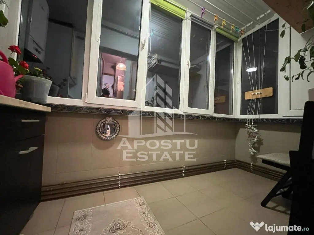 Apartament cu 3 camere,decomandat, 2 bai, etaj intermedia... 