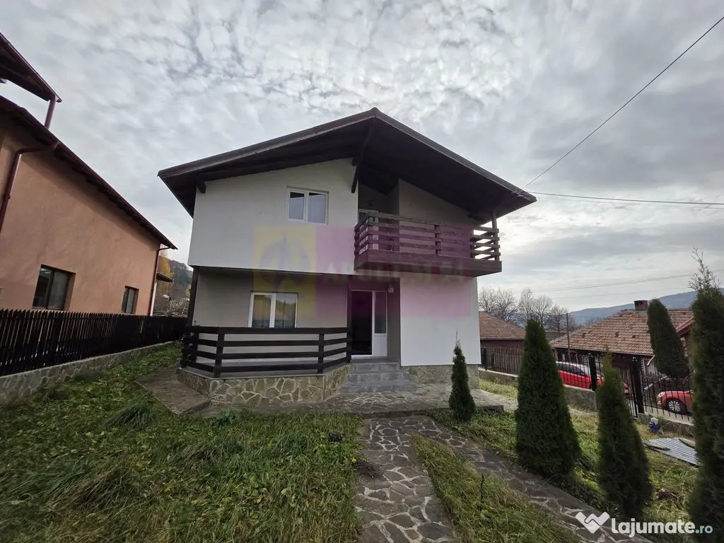 Vila de vacanta cu 4 camere de vanzare in Valea Doftanei