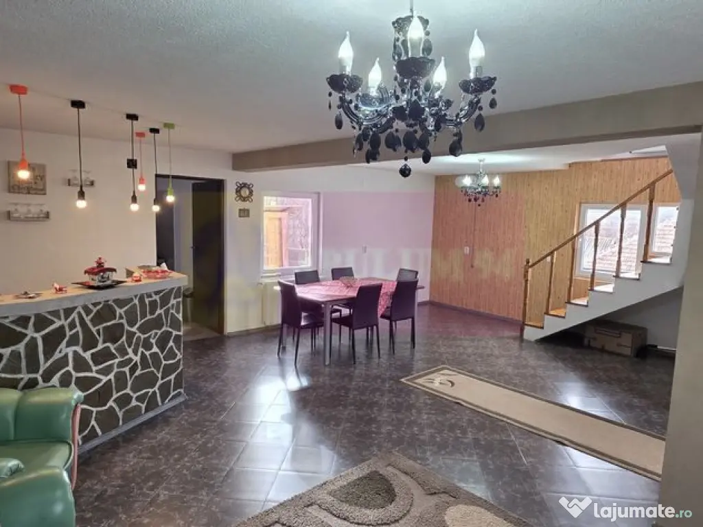 Vila de vacanta cu 4 camere de vanzare in Valea Doftanei 