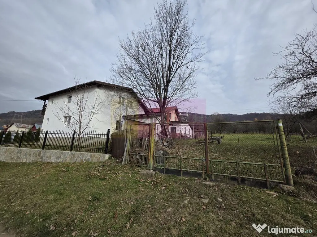 Vila de vacanta cu 4 camere de vanzare in Valea Doftanei 