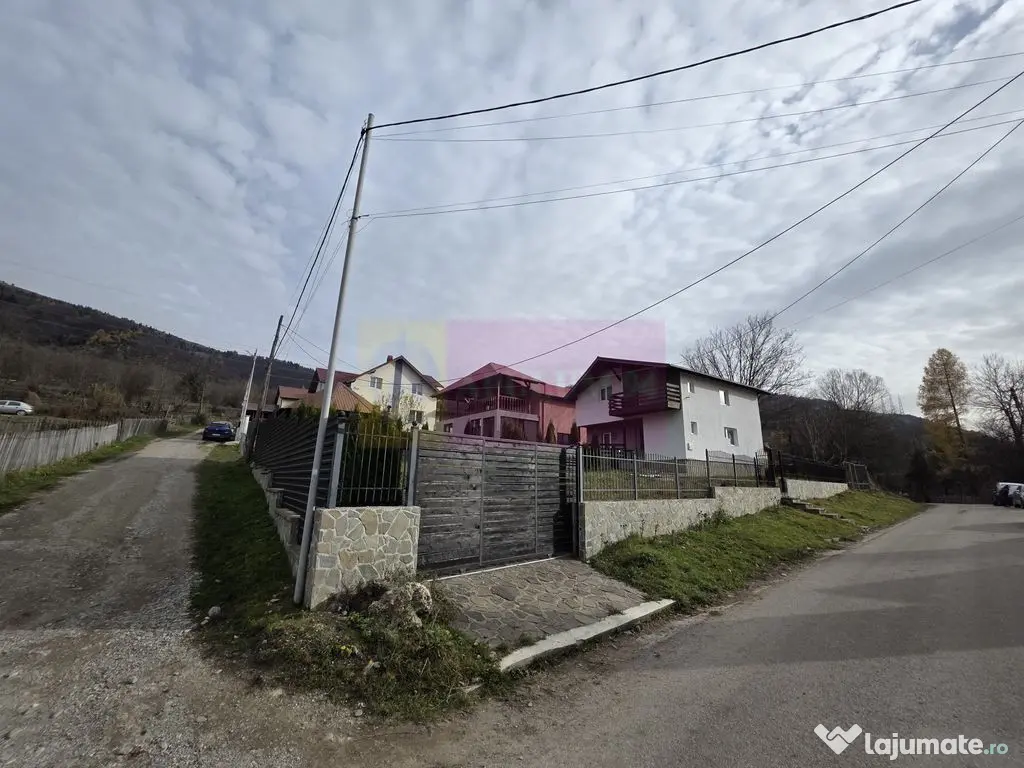 Vila de vacanta cu 4 camere de vanzare in Valea Doftanei 