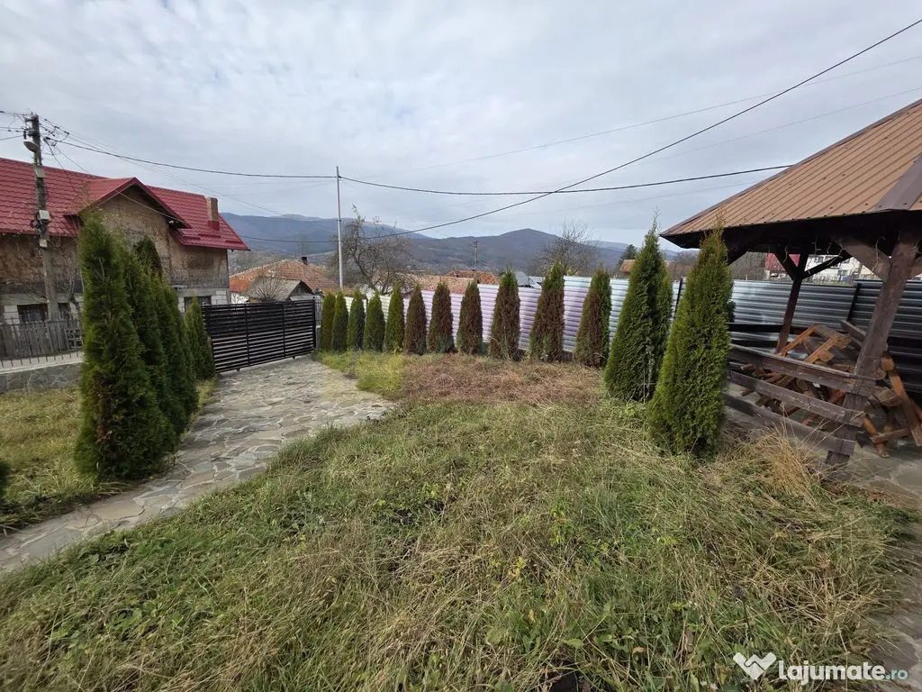 Vila de vacanta cu 4 camere de vanzare in Valea Doftanei 