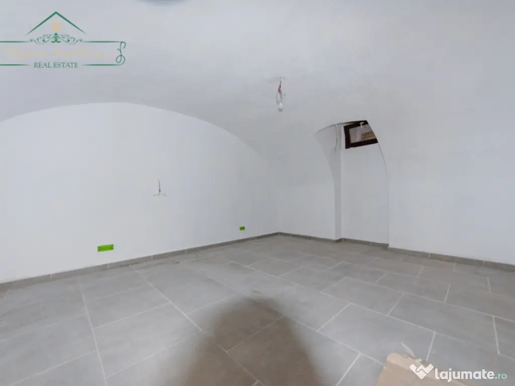 Casă individuală cu potențial comercial și rezidențial, 