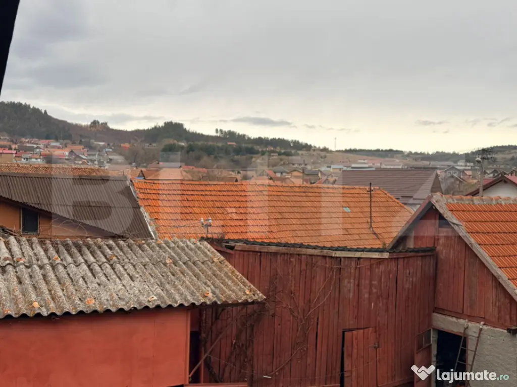 Casă de vânzare – proprietate generoasă 2.285 m² teren