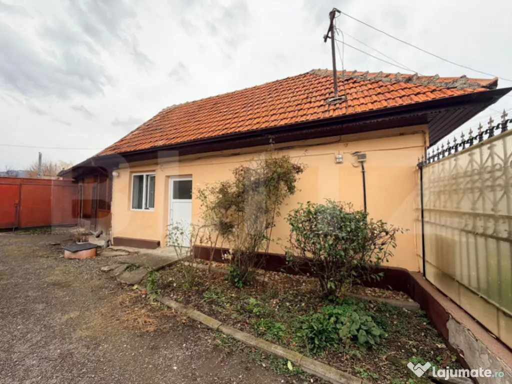 Casă de vânzare – proprietate generoasă 2.285 m² teren