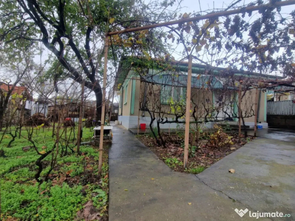 CASA 4 CAMERE , SUPRAFATA TOTALA 80 MP , TEREREN 355 MP, DES