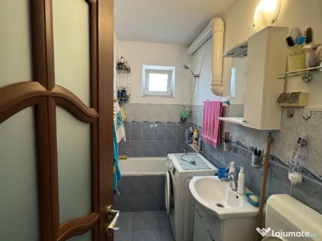 Vand apartament cu 2 camere