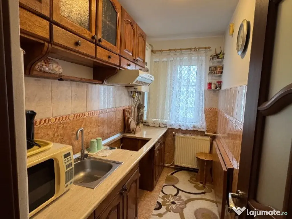 Vand apartament cu 2 camere