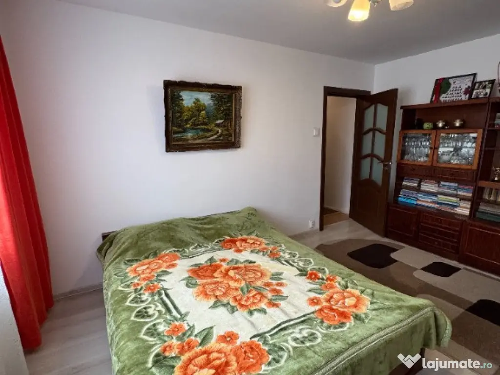 Vand apartament cu 2 camere