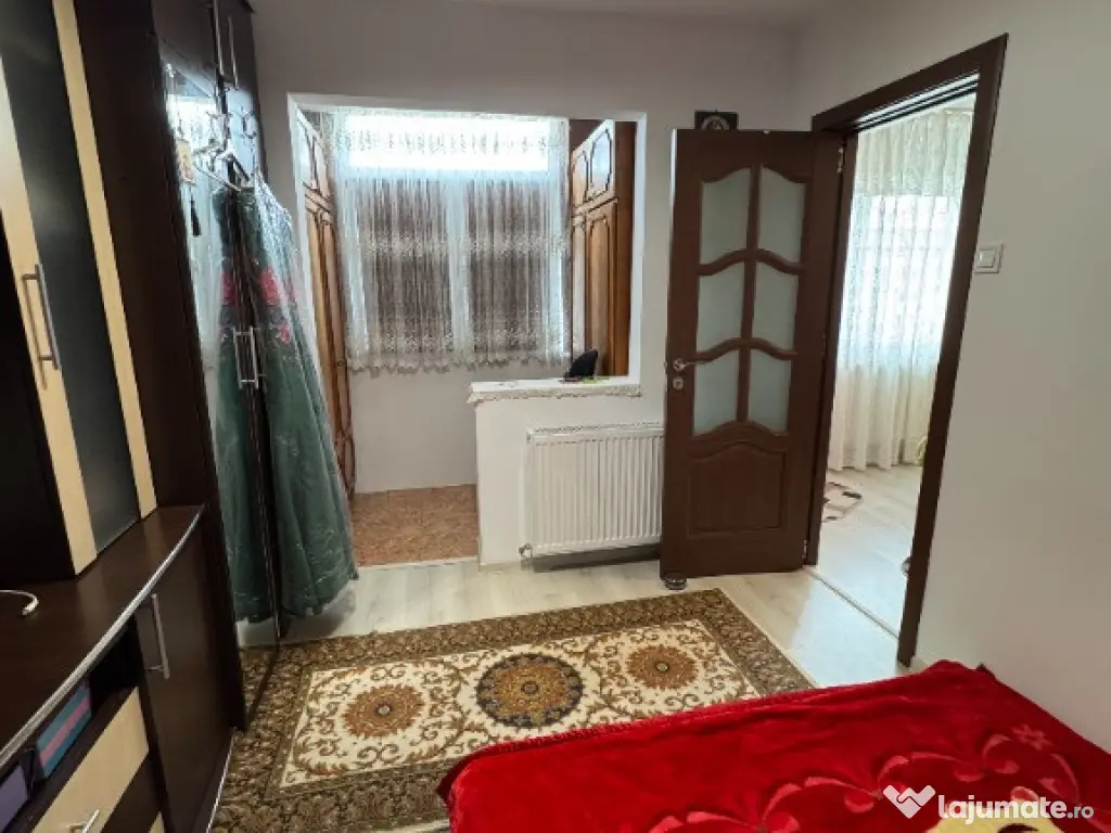 Vand apartament cu 2 camere