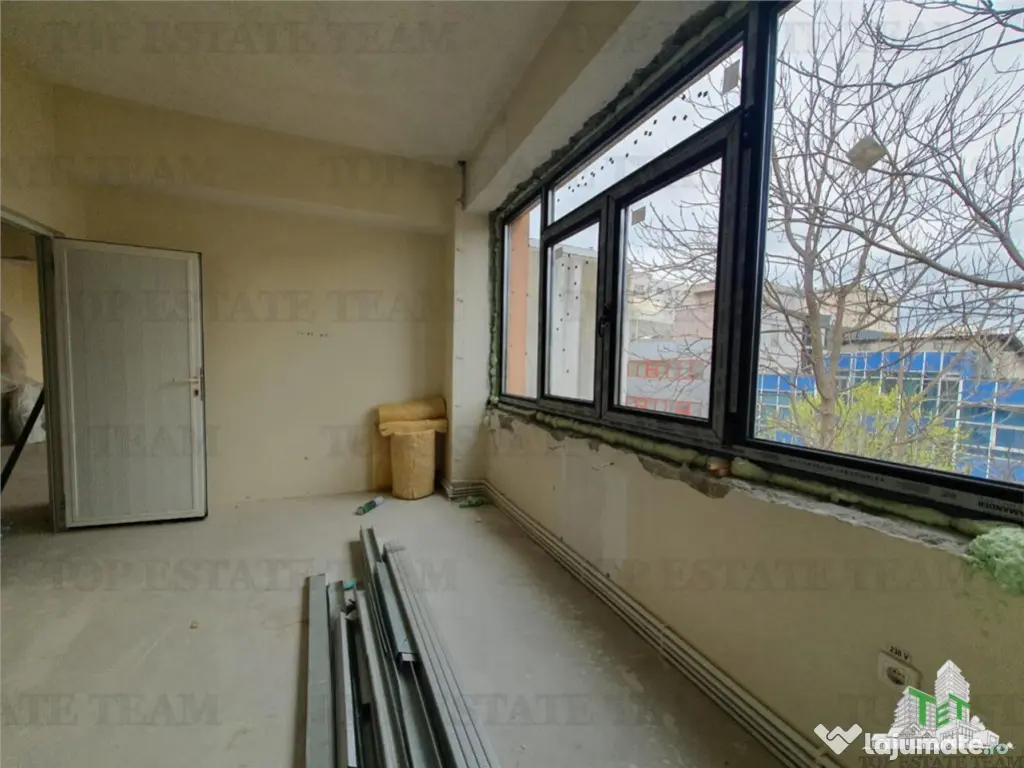 Spatiu Ultracentral 37 birouri in curs de apartamentare Cons 