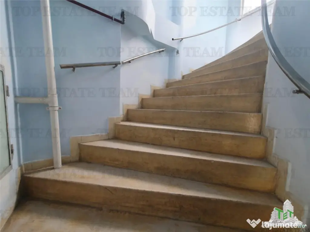 Spatiu Ultracentral 37 birouri in curs de apartamentare Cons 