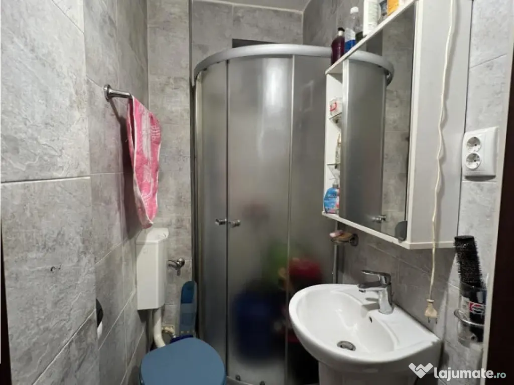 Apartament cu 4 camere 2 bai si balcon etaj 1 zona Rahovei d