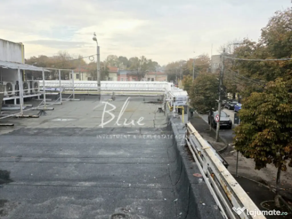 Spațiu Generos cu Terasă Circulabilă în Centru