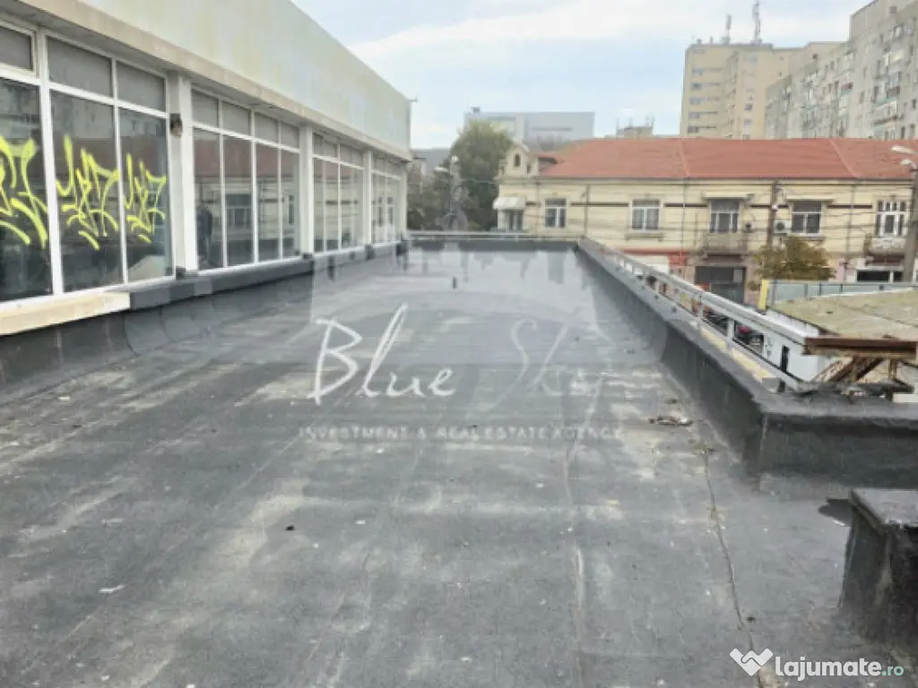 Spațiu Generos cu Terasă Circulabilă în Centru