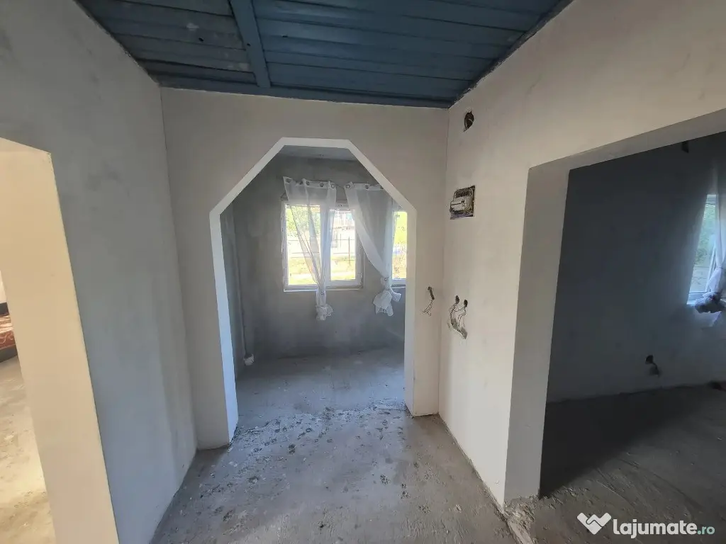 Casa si teren 3500mp in comuna Amaru/BZ ~ 4 camere ~ renovata in 2025