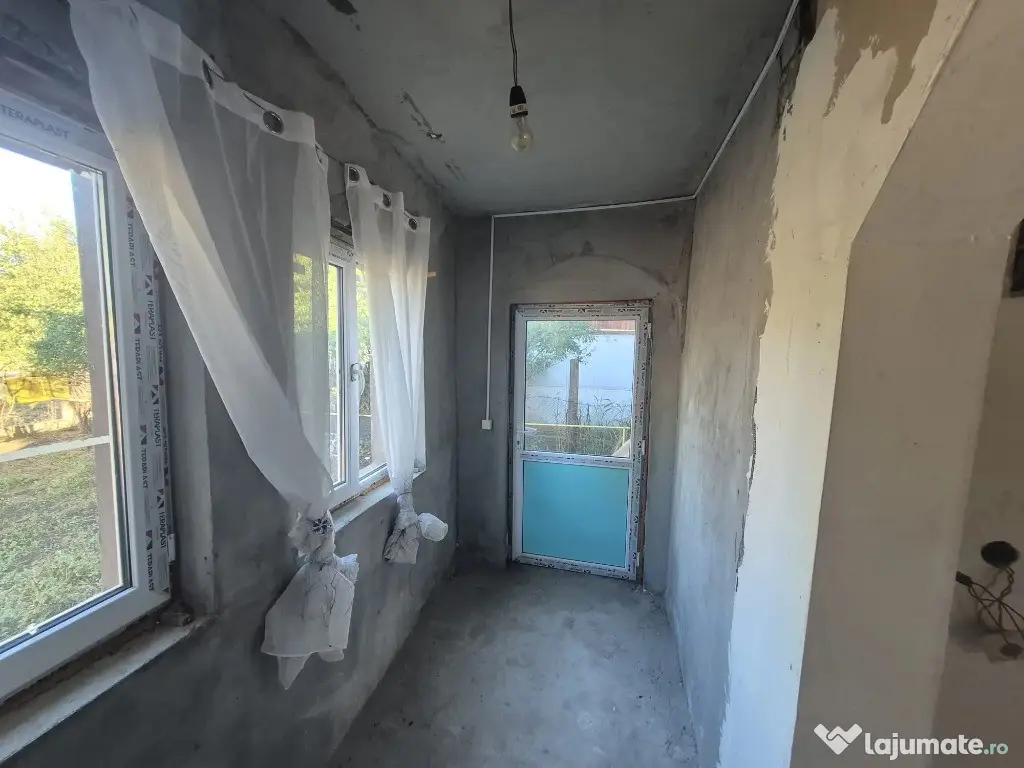 Casa si teren 3500mp in comuna Amaru/BZ ~ 4 camere ~ renovata in 2025