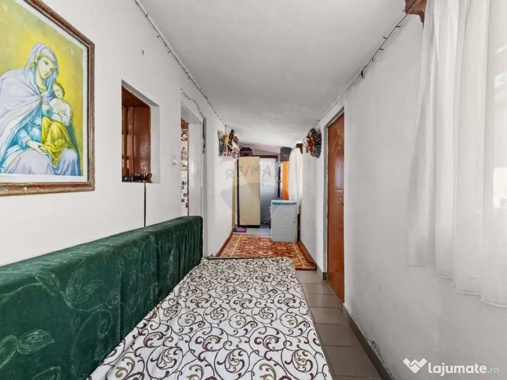 Casă cu 5 camere in Barzava 