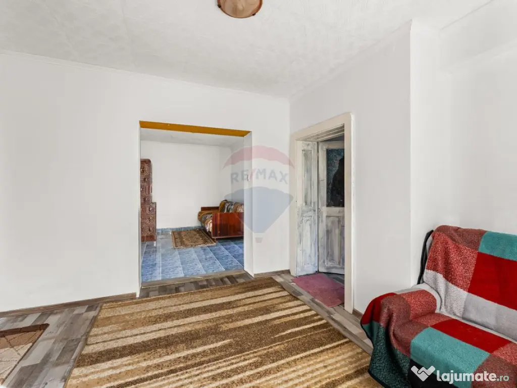 Casă cu 5 camere in Barzava 